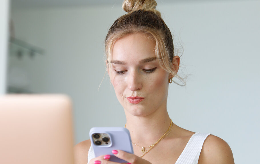 Model Manuela Frey absolviert die Handelsschule an der Benedict
